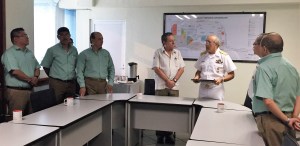 En reunión privada le hicieron un reconocimiento.