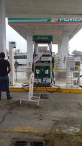 Le sellan las bombas de gasolina, por irregulares.