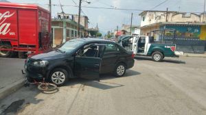 Iba a bordo de este carro; le tiró balazos a la Fuerza Civil. Muere abatido.