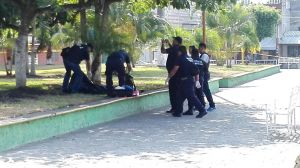 Recogen cabeza decapitada, frente a casilla electoral.