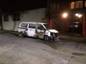 La camioneta quedó en cenizas.