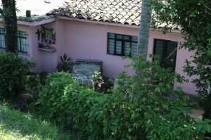 Bidones fueron a impactarse con casas que invadían derechos de vía.