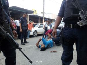 Le disparó con su escopeta en la pierna, para impedir el delito.