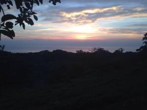 Hermoso atardecer, en la costa.