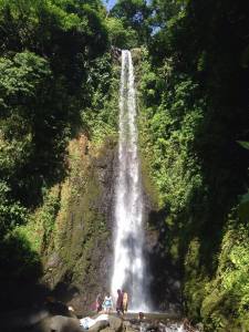 Hermosa cascada de El Tucán, su agua cristalina nos dio fuerza para seguir.