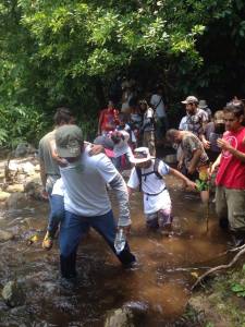 Trabajamos en equipo para poder continuar.