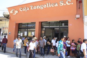 Robo violento en Caja Popular de Zongolica.