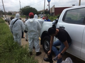 Los peritos de la Fiscalía en búsqueda de fosas clandestinas en Coatzacoalcos.