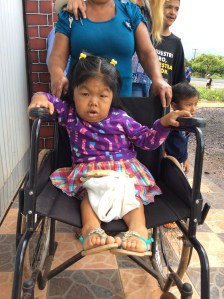 Tiene 26 años, pero sigue siendo un bebé.