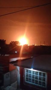 El flare, el mechón de fuego, en Braskem-Idesa.