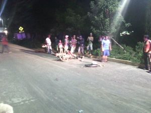 Motociclistas heridos.