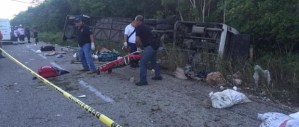 Autobús turístico que salió desde Acayucan sufre accidente.