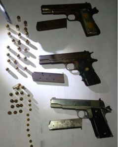 Los agarran con arsenal.