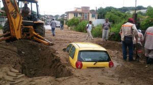 Severas inundaciones en la colonia 20 de Noviembre en Coatzacoalcos.