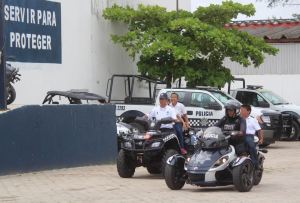 policías