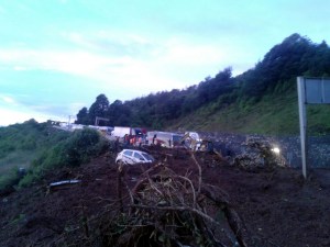 Están tratando de quitar los escombros.