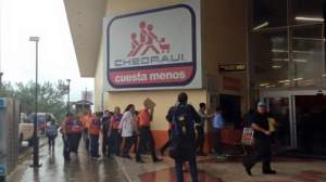 Evacúan personal y clientes de Chedraui 1 en Coatzacoalcos por fuga de gas.