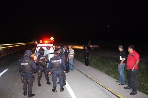 La Policía resguarda la escena del hallazgo; estaba desembrado.