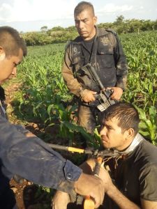 Le quitaron las cadenas... fue enterrado vivo y encadenado.