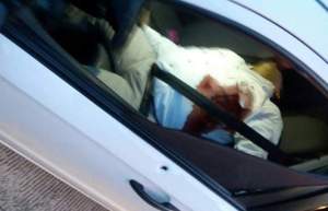 El cuerpo quedó al interior del vehículo.