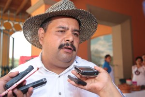 El biólogo Miguel Ángel de la Torre Loranca, de la UNAM.