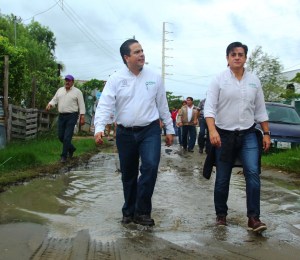 Recorrido en colonias afectadas por lluvias.