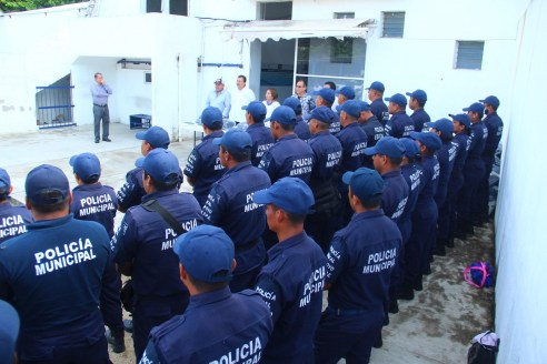 entrega-de-uniformes-a-policias-municipales1