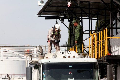 EJERCITO VIGILA INSTALACIONES DE PEMEX