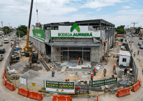 Bodega Aurrerá store under construction with workers, machinery, and signage