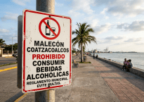 Sign prohibiting consumption of alcoholic beverages at Malecon Coatzacoalcos